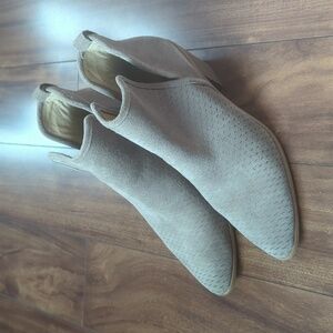 Lucky Brand size 9m booties